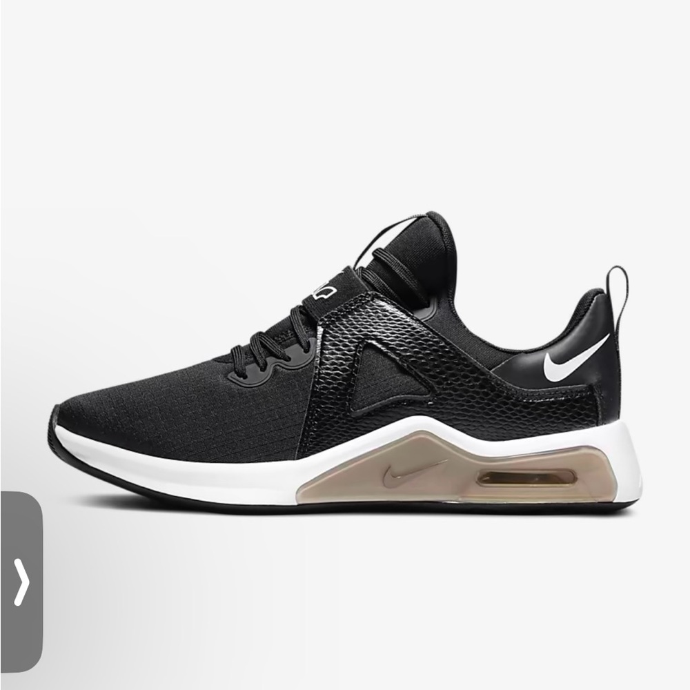 Never Worn Nike Air Max Bella TR 5